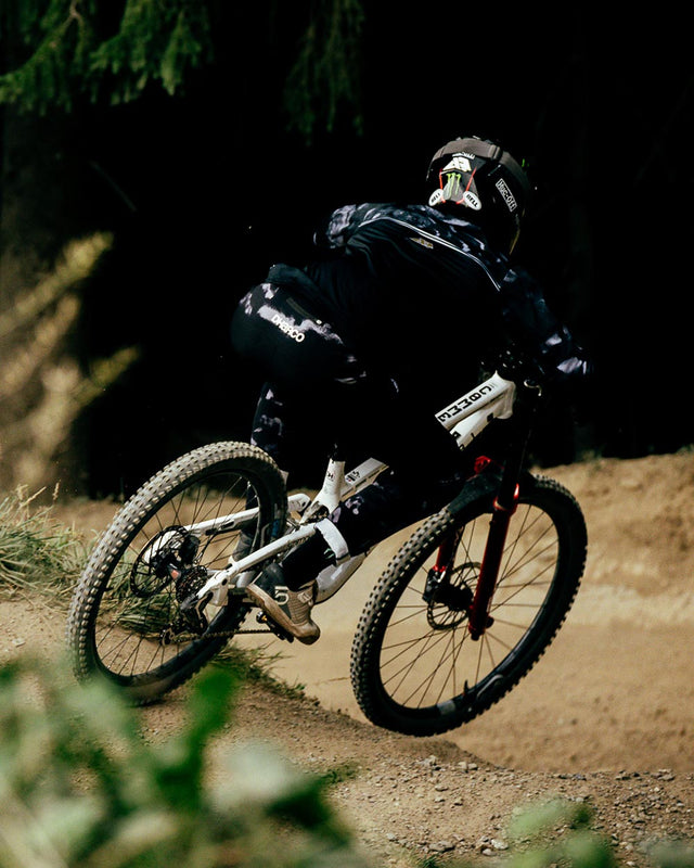 Mens Gravity Pants | Amaury Pierron Signature - AP4 | DHaRCO | MTB | Image 4 of 4